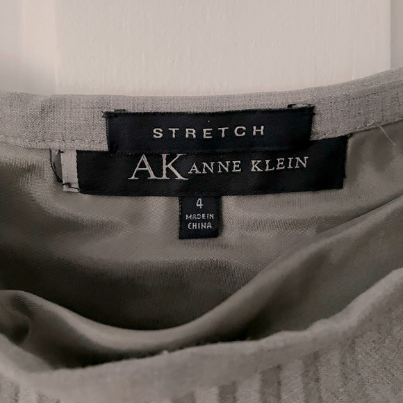 Grey pleated skirt - Picture 2 of 2